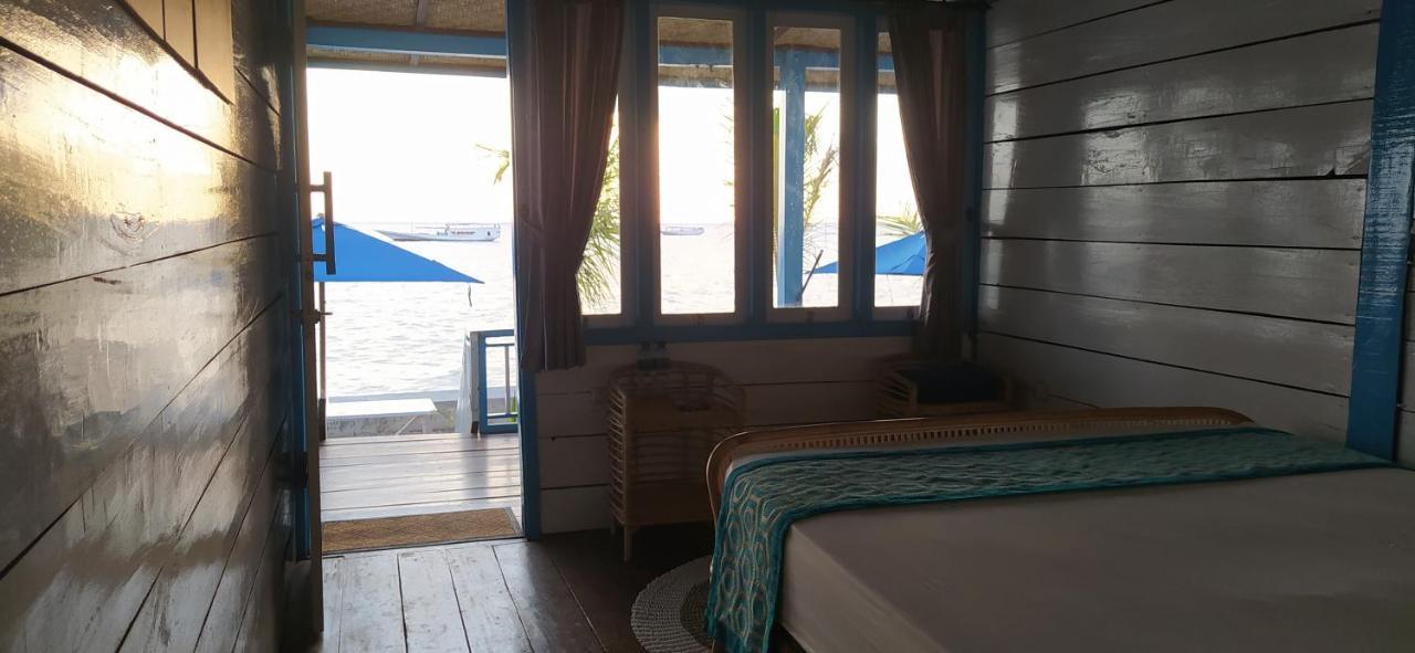 Moyo Island Resort Exteriör bild