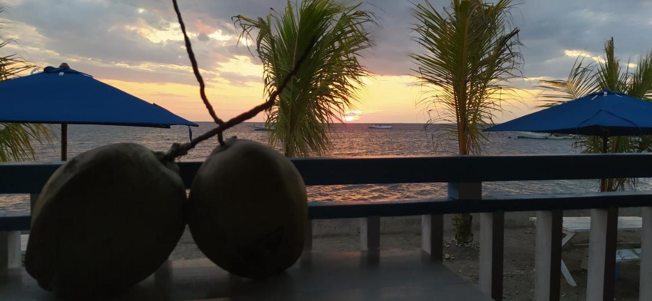 Moyo Island Resort Exteriör bild