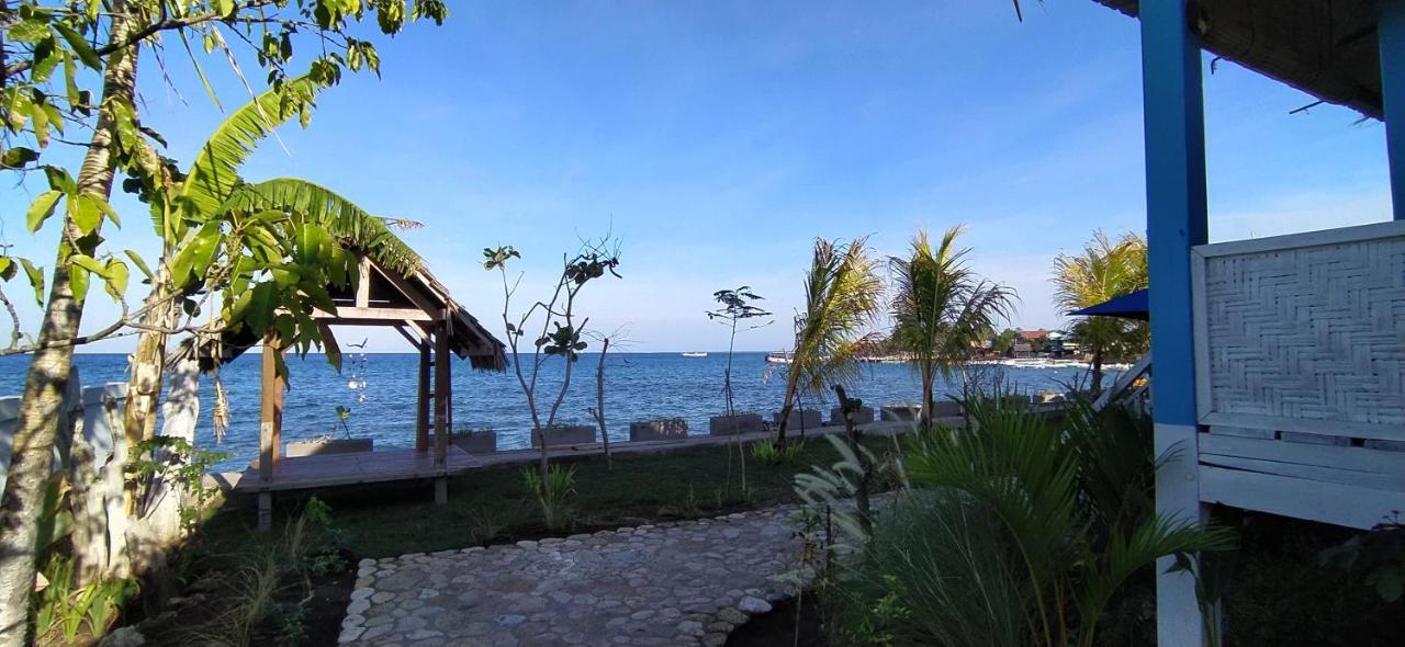 Moyo Island Resort Exteriör bild