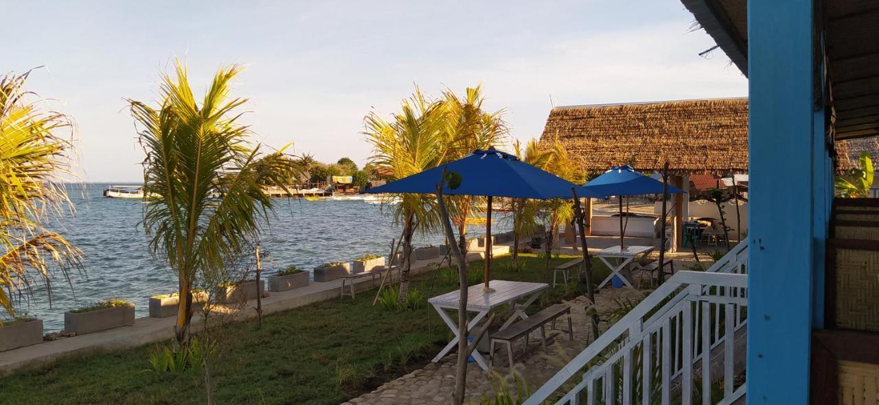 Moyo Island Resort Exteriör bild